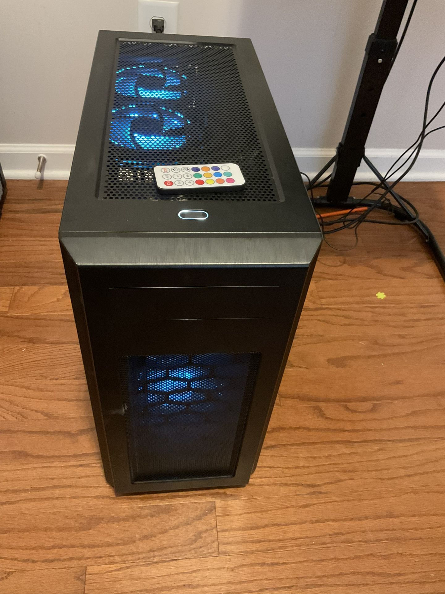 GAMING COMPUTER {read Details}