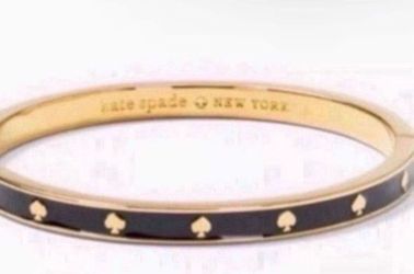 NEW KATE SPADE NEW YORK SPOT THE SPADE ENAMEL HINGED BANGLE