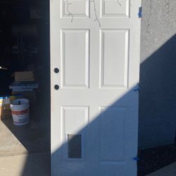 Interior white door With Hinges