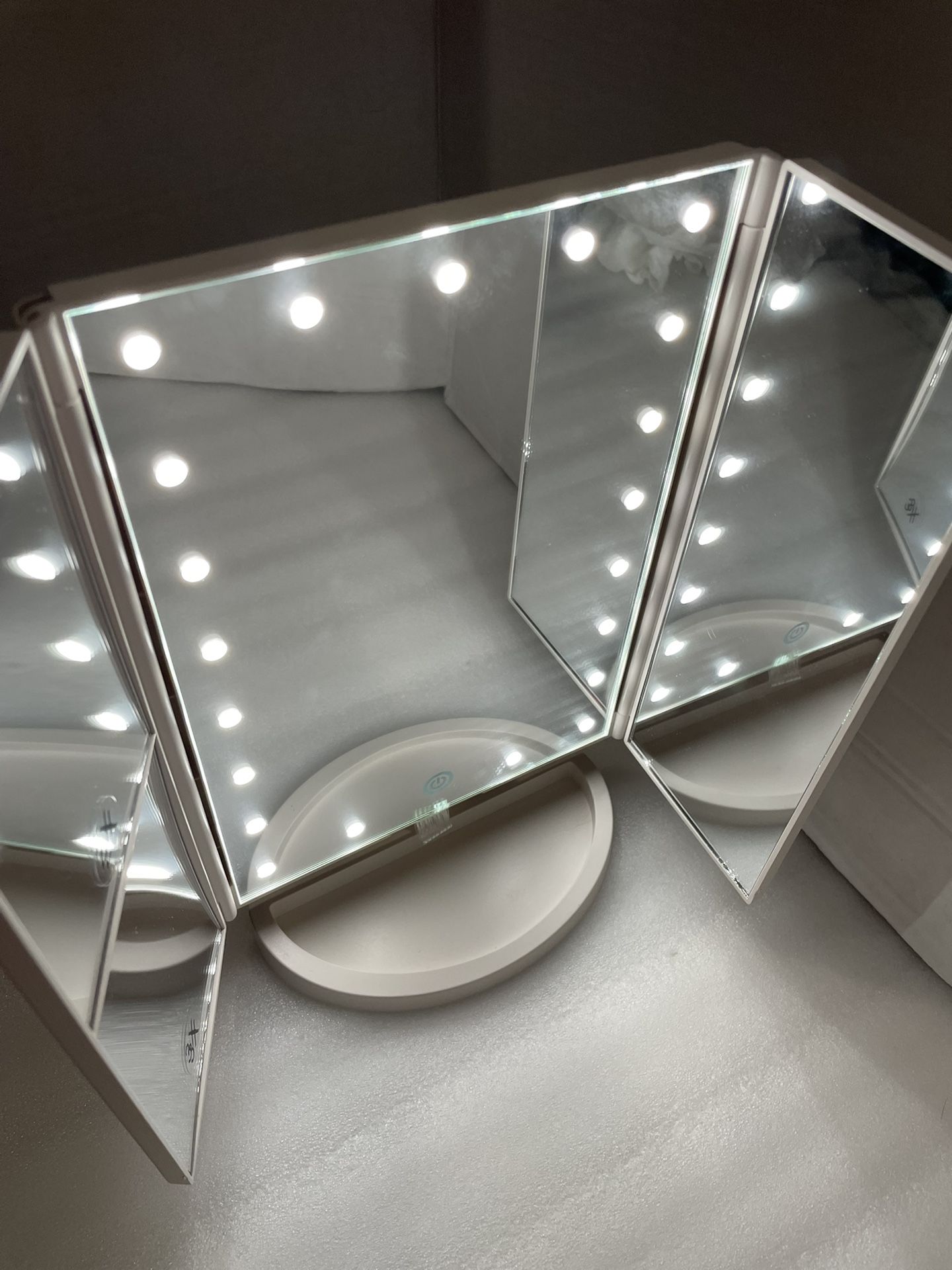 3 Way Lighted Mirror Battery Or USB Operated