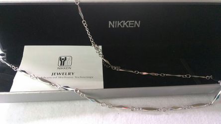 suspendere hjælpemotor importere *Nikken Silver Necklace, NIB!* for Sale in Kansas City, KS - OfferUp