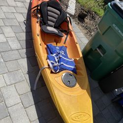 10’ Fishing Kayak W/paddle And Life Jacket 