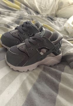Infant Nike’s huaraches