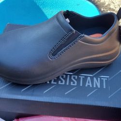 New Lugz Womens Slip Resistant Shoes. Size 8