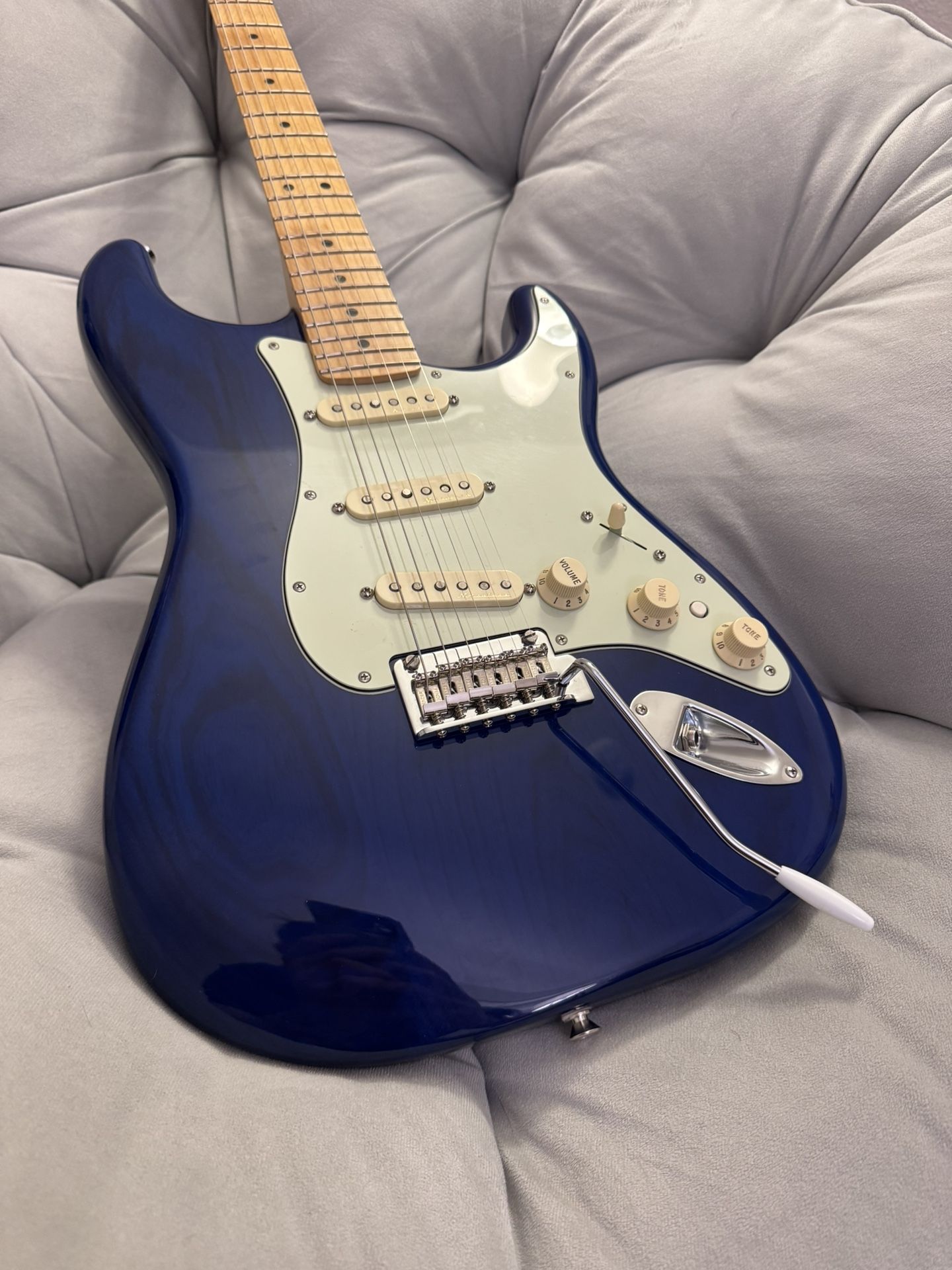 Fender Deluxe Stratocaster Electric Guitar