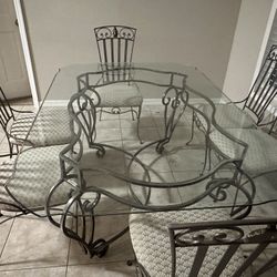 Stunning Glass And Metal Dining Table With 6 Chairs 