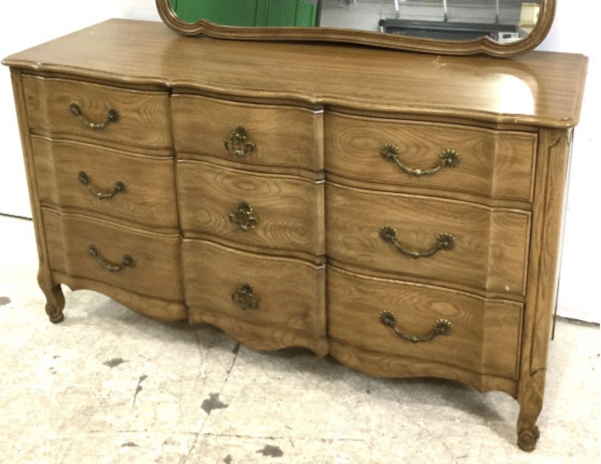 Davis Cabinet Company French Provincial Louis XV Triple Dresser