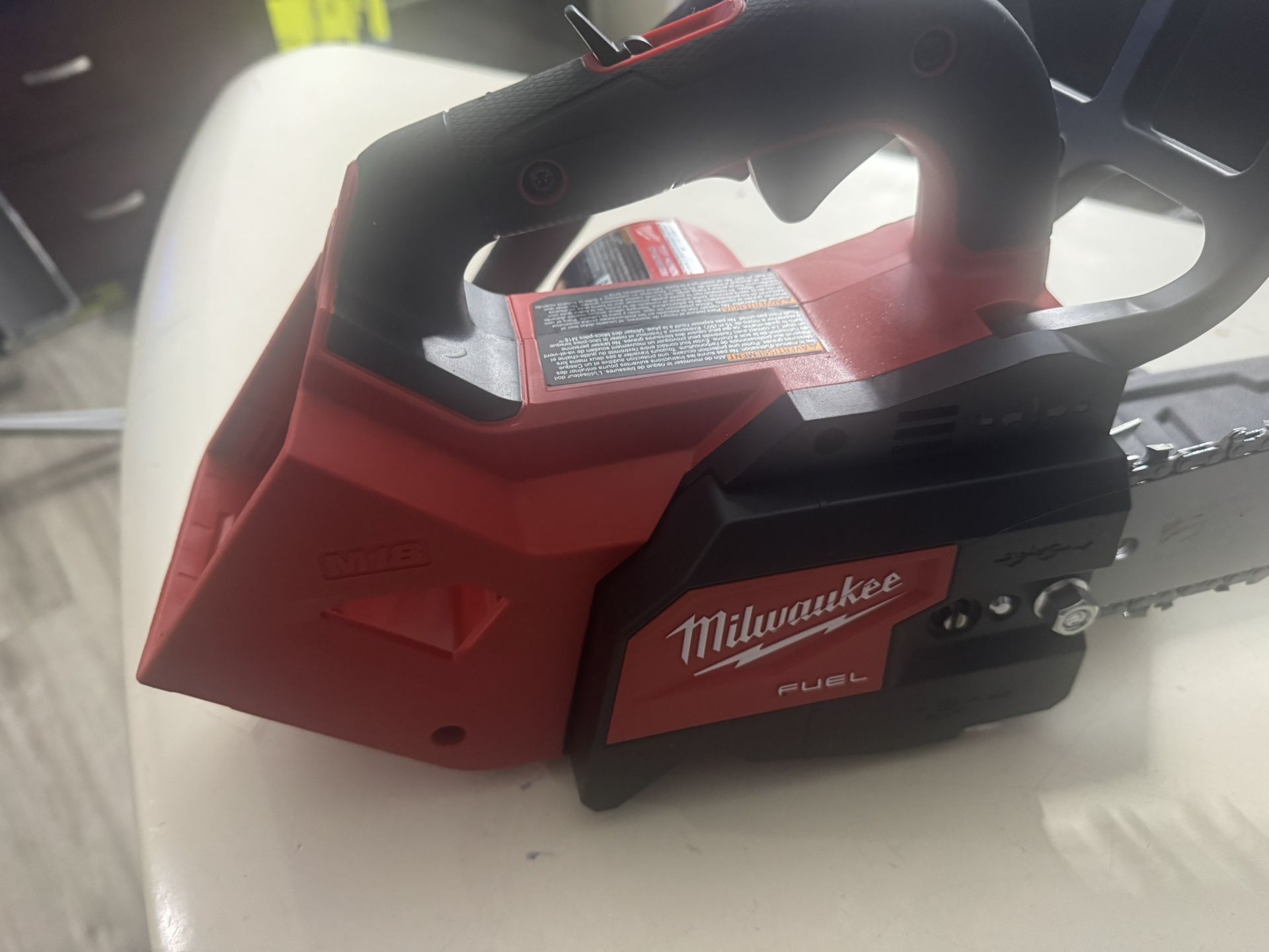Milwaukee M18 FUEL 14 in Top Handle Chainsaw