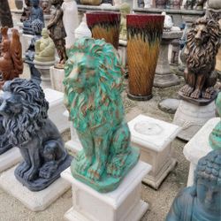 Concrete Stone Lion Statue / Cement Garden Patio Backyard Lions