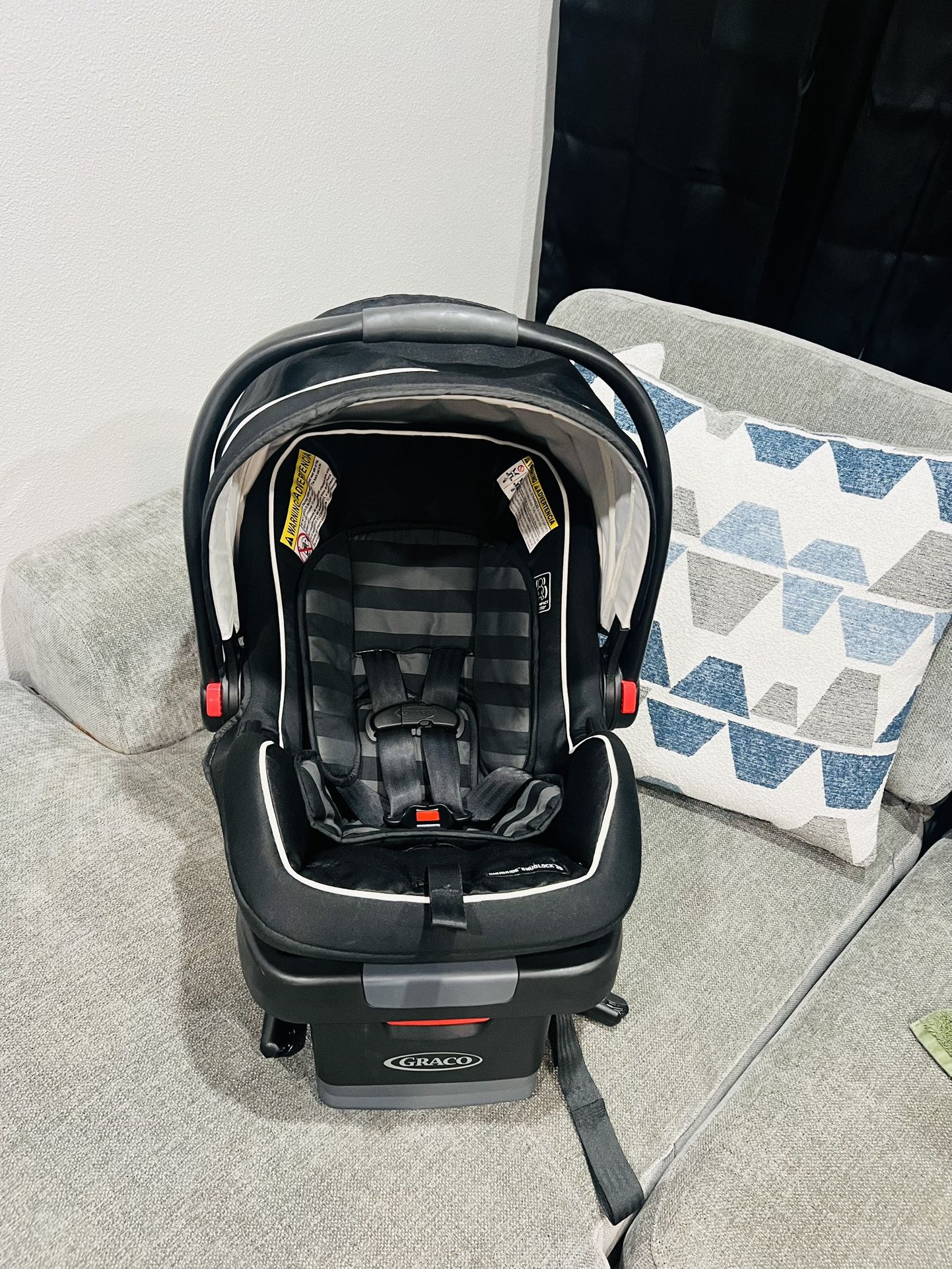 Graco Snuglock 35 Carseat And Base