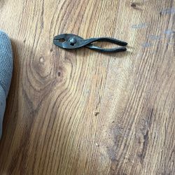 Pliers