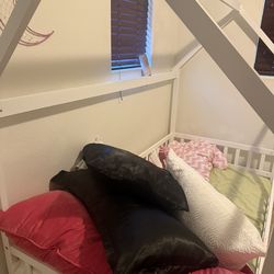 2 Kids twin beds