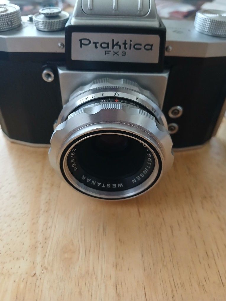 Praticka Camera