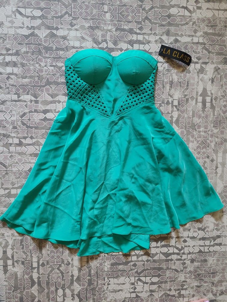 NWT LA CLASS Size Small Green Lattice Strapless Padded Cups Zip Dress