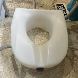 Raised Locking Toilet Seat 