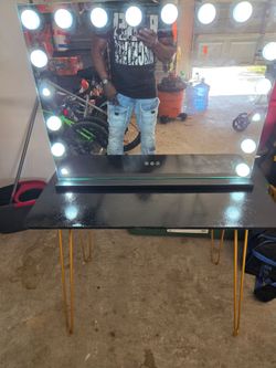 Vanity table and light up led mirror