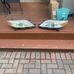 2012 Toyota Sienna Headlights