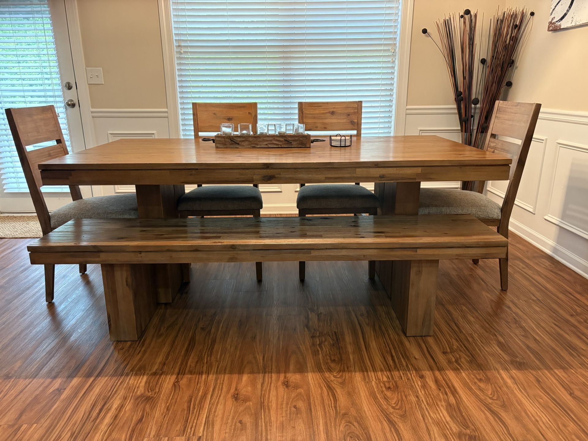 Beautiful Kitchen Table and Chairs
