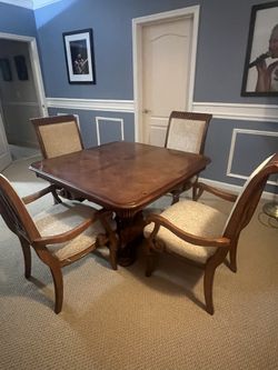 Furniture/Dinette Set