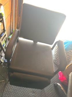 Salon shampoo chair
