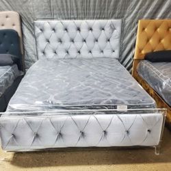 Beautiful Gray Velvet Queen Beed In Gray Or Mustard Yellow (New)