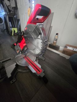 Milwaukee Cordless Miter Saw