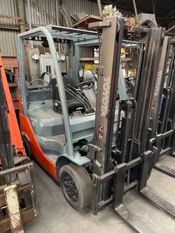 Toyota forklift 4000 lbs 2 stage