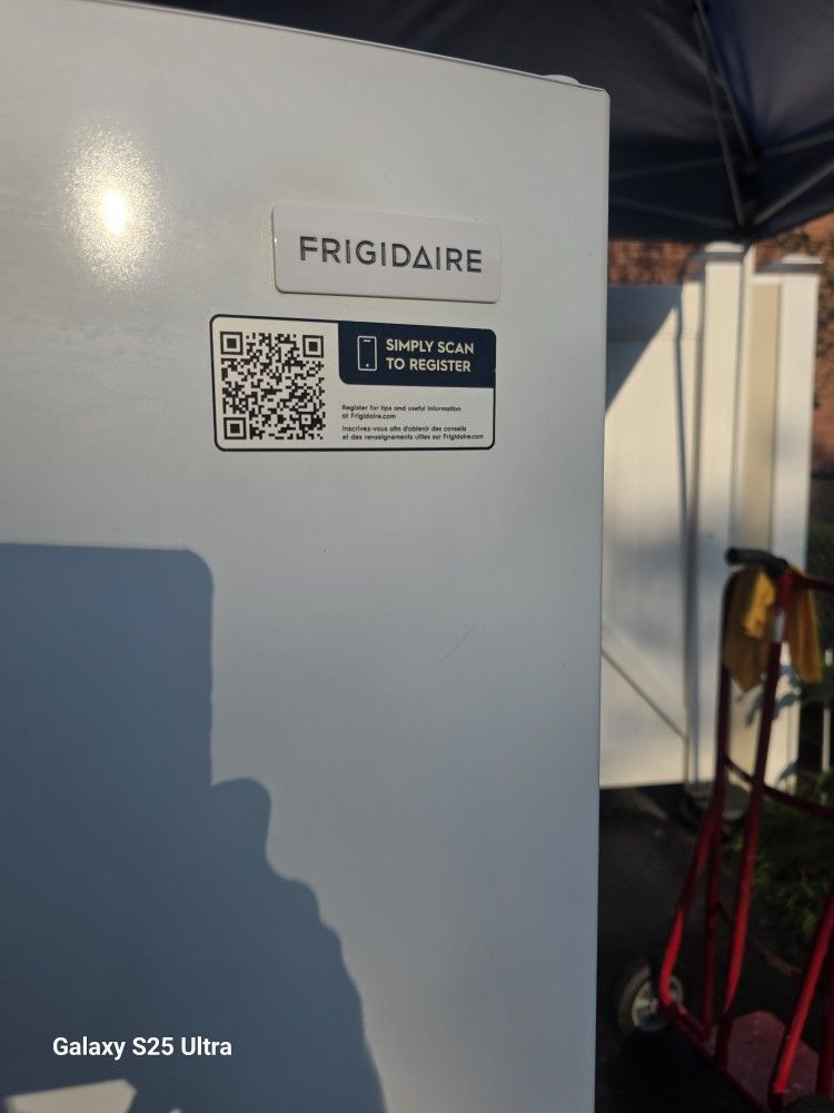 Frigidaire cu. ft. Top Freezer Refrigerator in White, ENERGY STAR