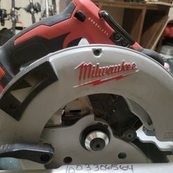 Milwaukee Brushless Saw