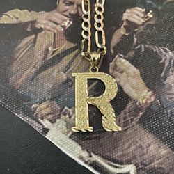 R pendant 10 kt
