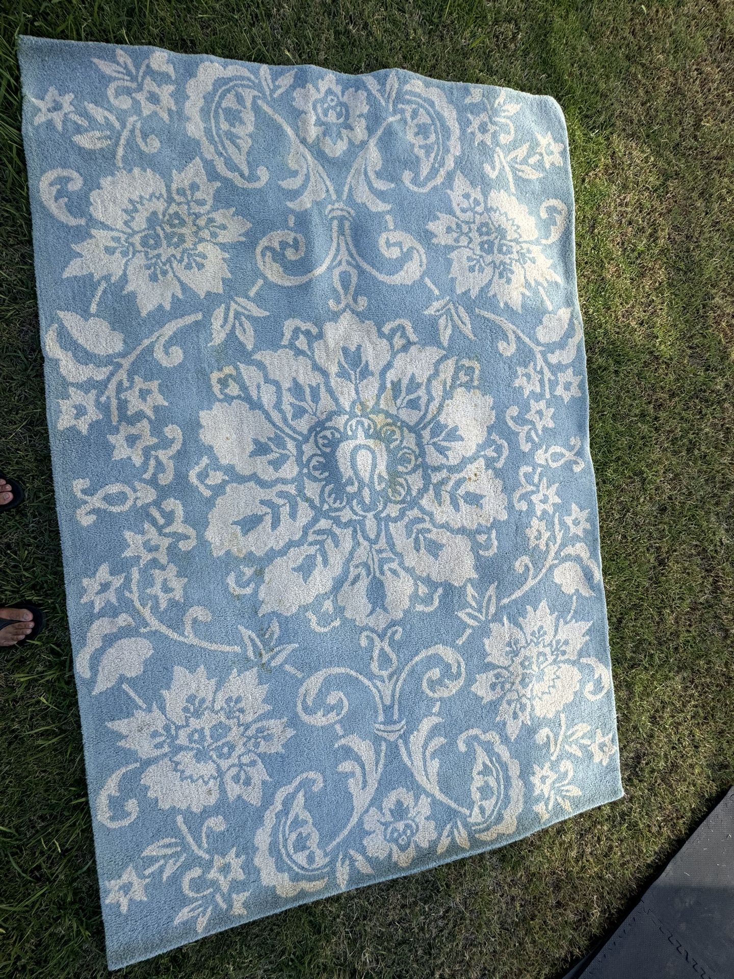 Area rug 6x9 - Pier One
