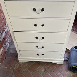 Dresser 