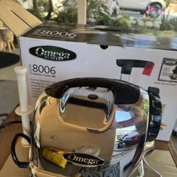 Omega Juicer J8006– Great Condition, All Parts Included