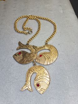 Vintage Sarah Coventry fish necklace