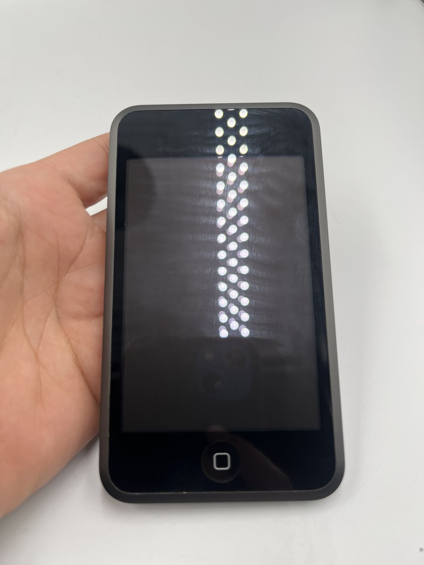 Apple iPod 8GB . No Charger .