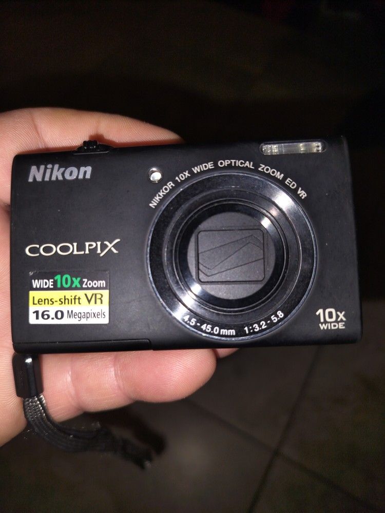 Nikon Coolpix S6200
