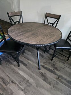 Table & Chairs 