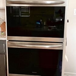 Frigidaire 30” Double Oven Gallery