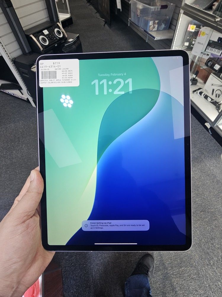 Apple 13" Ipad Air (M2) 128gb, WIFI/CELLULAR. No Charger. ASK FOR RYAN. #4(contact info removed)-01