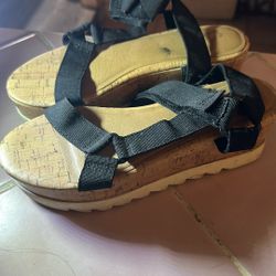 Women 6 1/2 Platform Sandals!