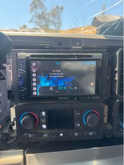 pioneer avh-x2500bt Bluetooth radio with mount and wire kit for 2000-2006 Chevy suburban Tahoe Yukon Silverado Sierra