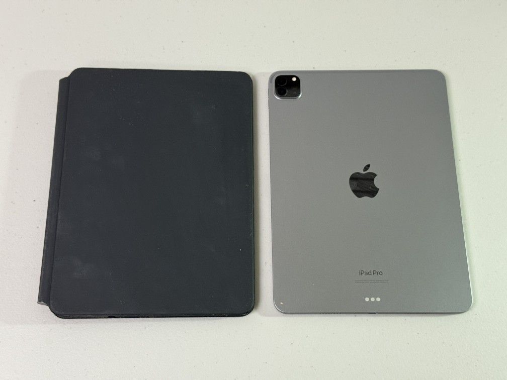 iPad Pro 11inch 4th Gen A2459 + Apple Magic Keyboard