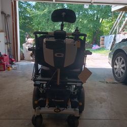Quantum 6000z Series Power Chair 