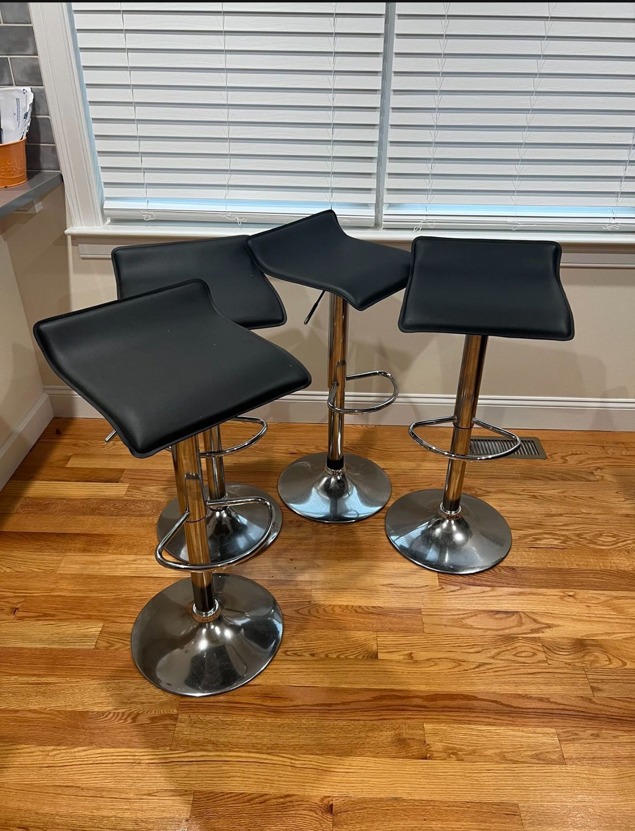 Gymax Set of 4 Swivel Bar Stool PU Leather Adjustable Kitchen Counter Bar Chairs Black