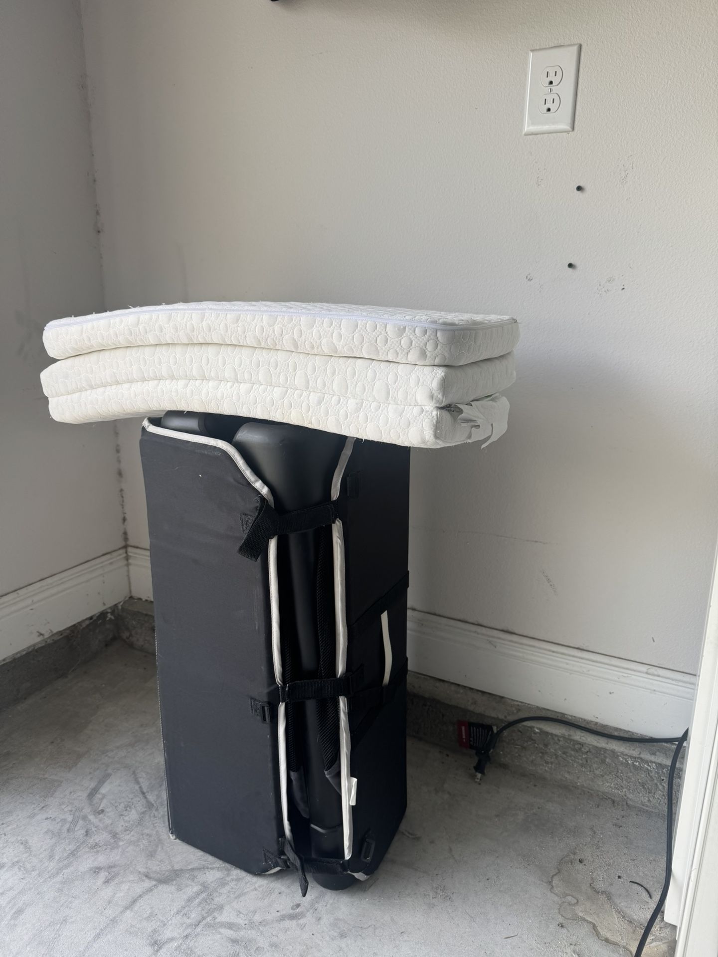 4 Moms Pack and Play