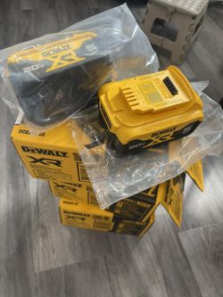 DCB205 20V MAX 5.0Ah XR Battery with the 3-LED Fuel Gauge System 