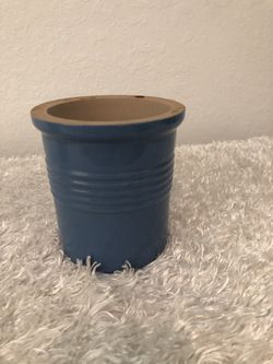Pampered chef utensil holder (blue or green)