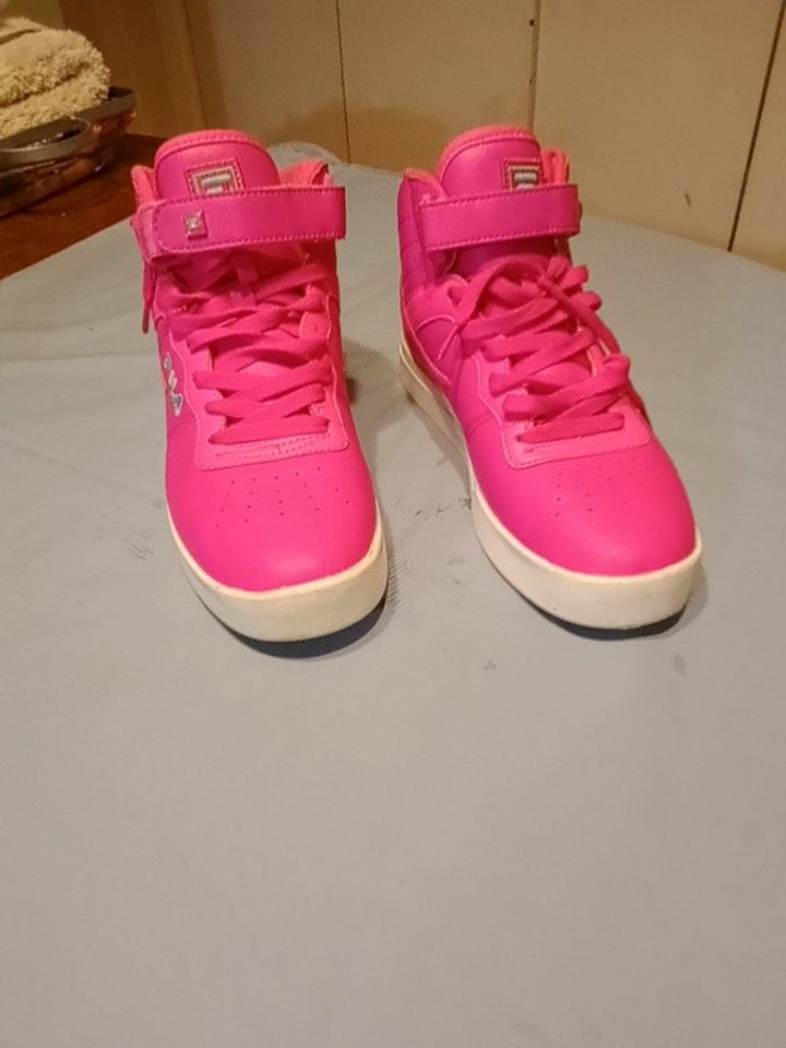 FILA WOMEN'S ATHLETIC SHOE