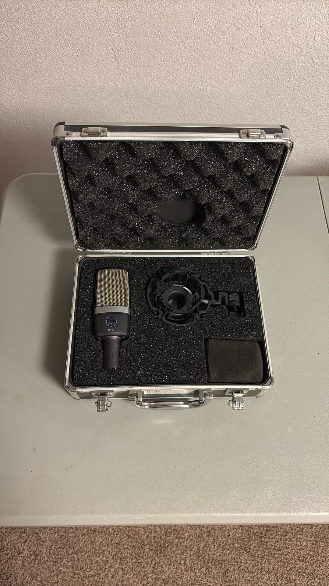 AKG C214 Large Diaphragm Studio Condenser Microphone