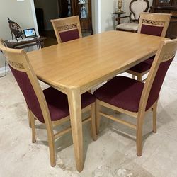 Dinning Table with 4 Chairs 